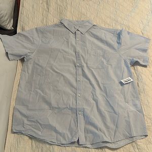 Men’s Old Navy button down light blue never worn